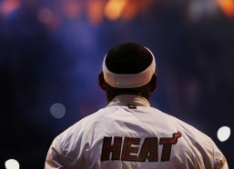 中国体彩_国少队亚预赛23人名单揭晓，鲁能核心意外出局，邝兆镭承载10号使命