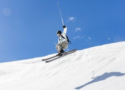 中国体彩_埃芬博格，拜仁前场三人组为凯恩创造空间，将其与梅西比较并无益处