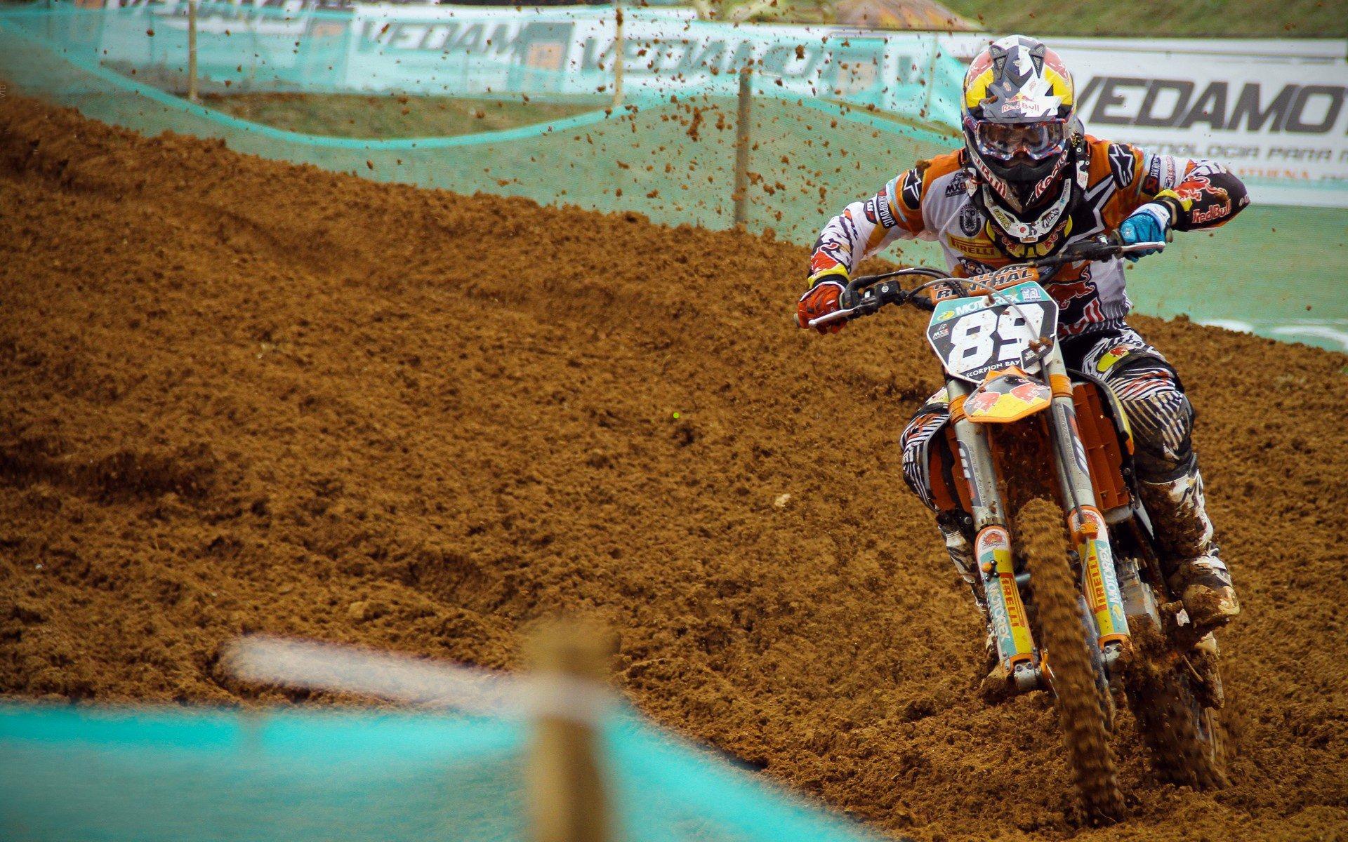 胡锡进剖析中国足球落后日韩症结,球员高薪成发展阻力