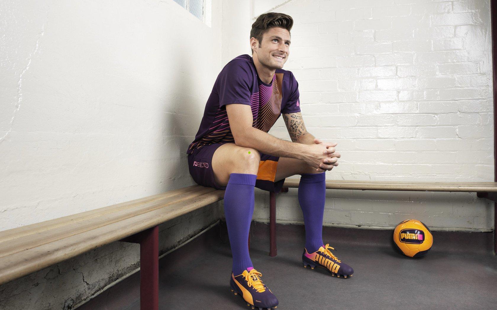 申花官方确认吴曦第九肋骨骨折,已返家进行康复治疗